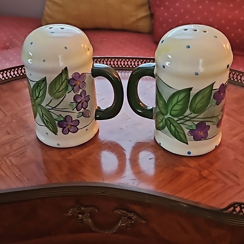 Vintage ceramic salt and pepper shakers with green and blue flowers. - Picture 3 of 5